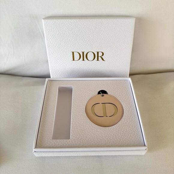DIOR Beauty Pocket Mirror - Picture 5 of 8